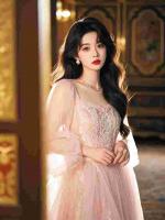 开局被送富婆当礼物，她却爱上我