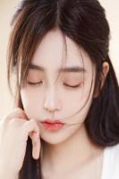 他蹙眉嫌我呆，转头把我抵墙上